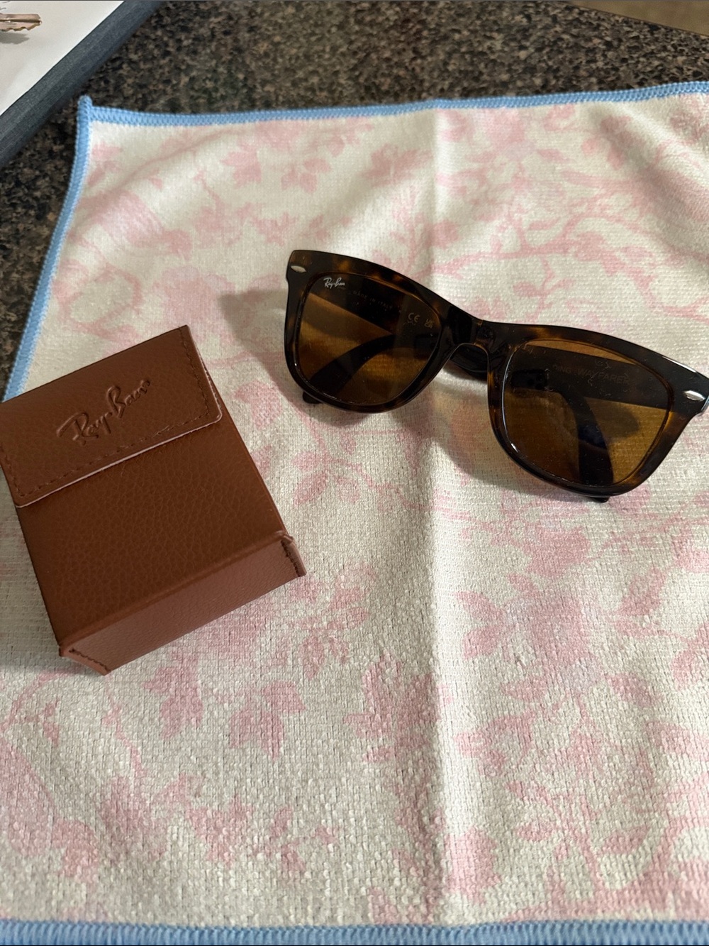 Ray-Ban Tortoise folding Wayfarer Sunglasses - foldable Brown Lenses